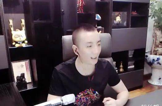 七夜豪刷后网友让晒余额<strong></p>
<p>币豪</strong>，自爆睡过公园麦当劳，刷出来的才叫Y币