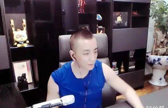 七夜豪刷后网友让晒余额<strong></p>
<p>币豪</strong>，自爆睡过公园麦当劳，刷出来的才叫Y币