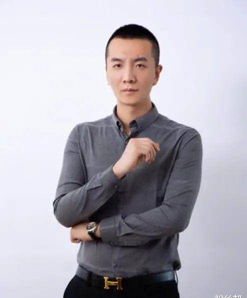 七夜豪刷后网友让晒余额<strong></p>
<p>币豪</strong>，自爆睡过公园麦当劳，刷出来的才叫Y币