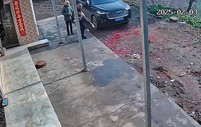 “原来年兽是我自己”<strong></p>
<p>币成交易所</strong>，监控记录下中国人过年的聚散：像做了一场热闹的梦