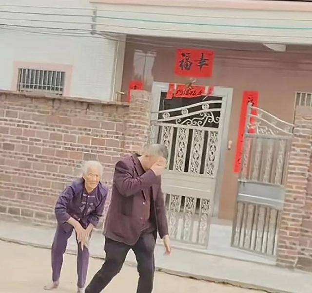 “原来年兽是我自己”<strong></p>
<p>币成交易所</strong>，监控记录下中国人过年的聚散：像做了一场热闹的梦