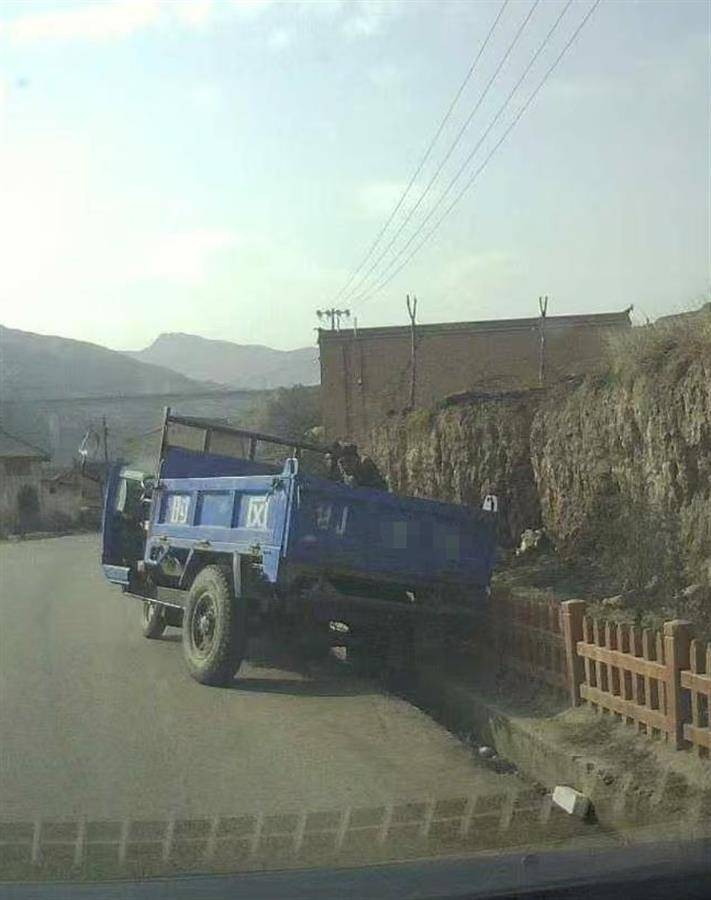 警车把农用车“别进”沟里<strong></p>
<p>币天下交易所</strong>，三个问题需要澄清