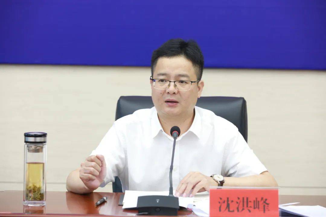 当选县长1个多月后<strong></p>
<p>币君交易所</strong>，他接任县委书记