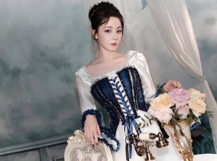 迪丽热巴问魔镜：谁是世界上最美的女人<strong></p>
<p>数字币平台</strong>？华丽公主造型惊艳