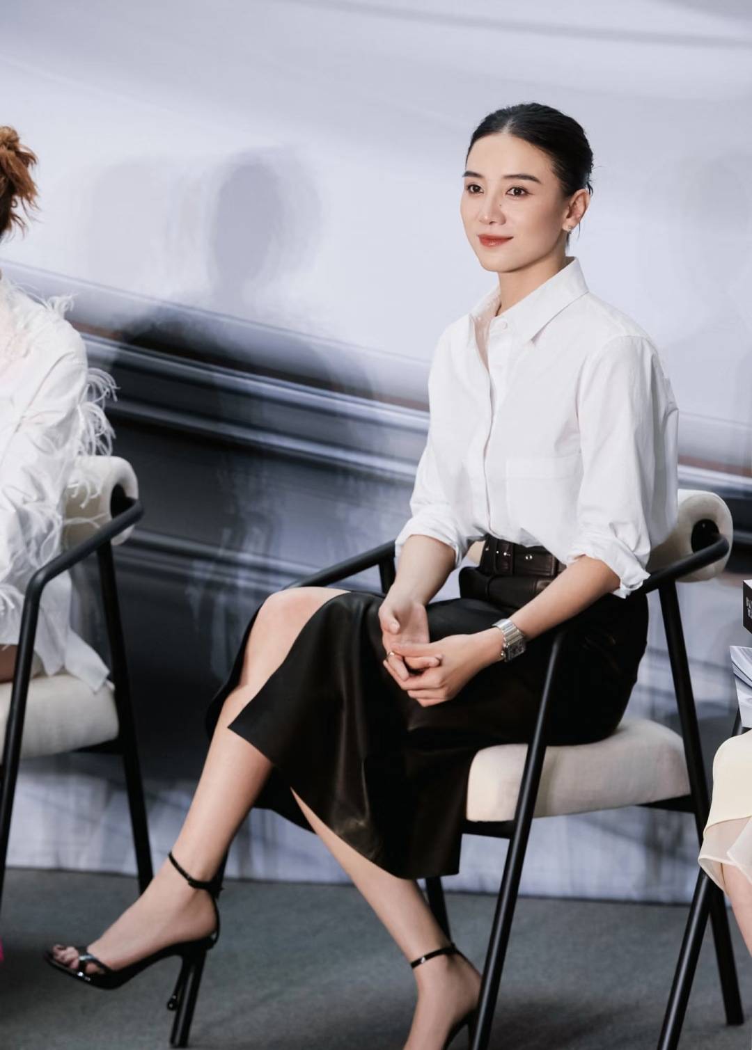 宋佳“体制内”穿搭上热搜<strong></p>
<p>交易正规平台</strong>，朱珠穿西装也不失韵味，这股风终究被她们穿火了！
