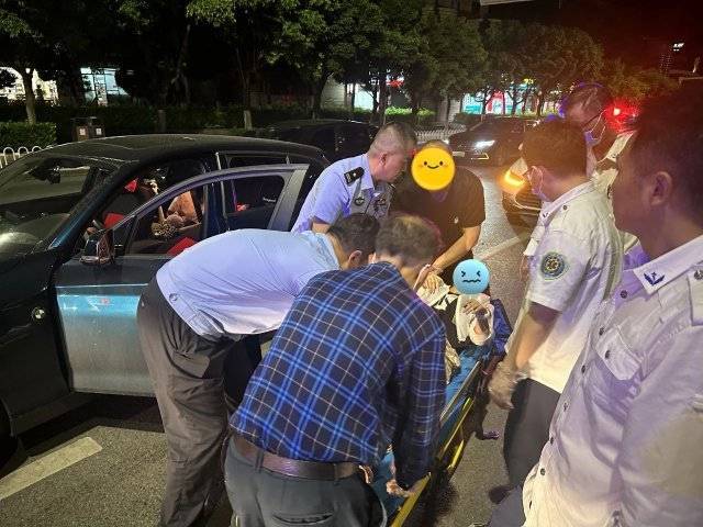 私家车昆明闹市区逼停警车<strong></p>
<p>热币交易平台</strong>，啥情况？