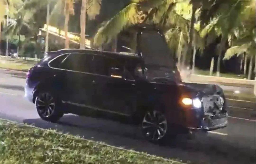 海口一宾利车肇事逃逸<strong></p>
<p>热币交易平台</strong>，警车一路追踪喊话“停车”！警方通报：孙某某（男，56岁）刑拘！