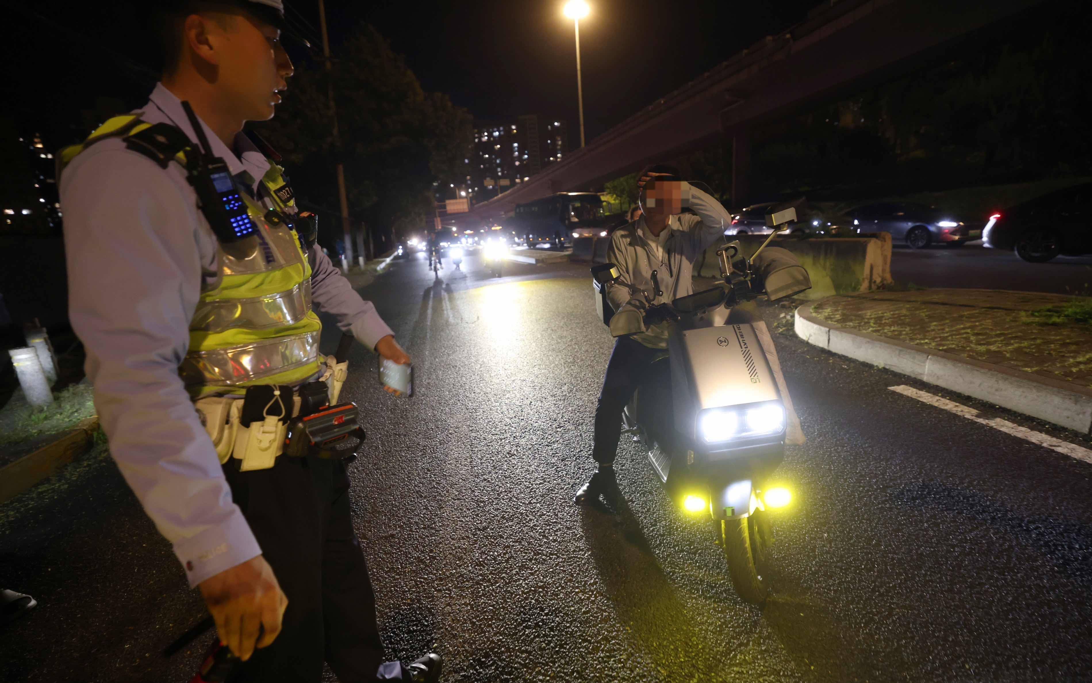 北京交警开查电动自行车加装远光灯<strong></p>
<p>vgs在哪个平台有交易</strong>，首次警告，再被查将扣车罚款