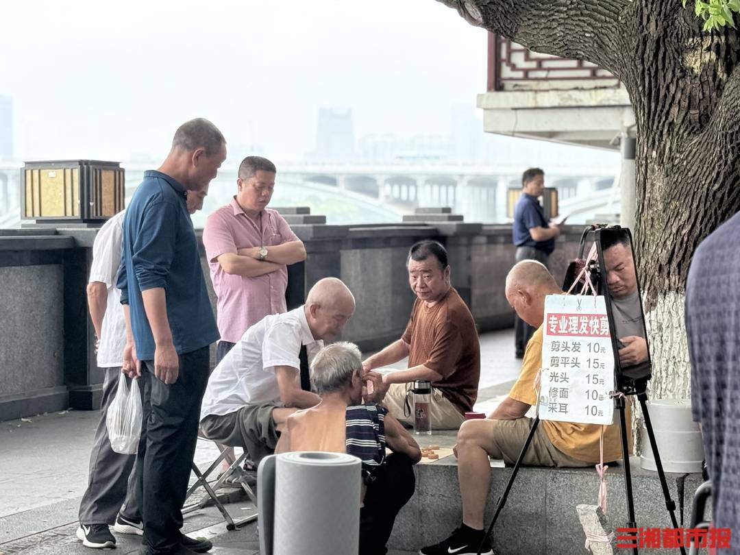 露天客厅<strong></p>
<p>火币网官网</strong>，烟火长卷：湘江“桥”下见长沙真性情