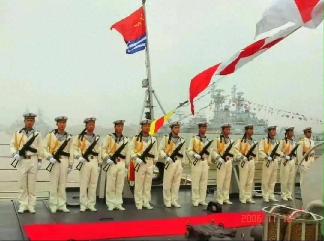 解放军海军装备俄制AKS-74U<strong></p>
<p>000858股票</strong>，为啥不用国产步枪？
