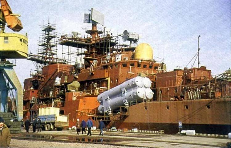 解放军海军装备俄制AKS-74U<strong></p>
<p>000858股票</strong>，为啥不用国产步枪？