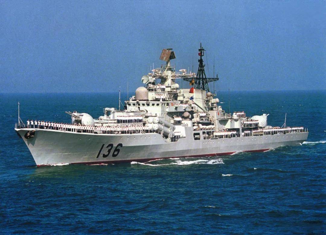 解放军海军装备俄制AKS-74U<strong></p>
<p>000858股票</strong>，为啥不用国产步枪？