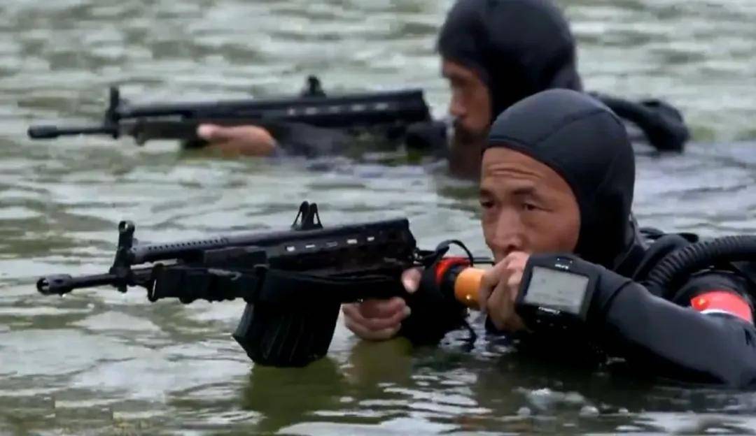 解放军海军装备俄制AKS-74U<strong></p>
<p>000858股票</strong>，为啥不用国产步枪？