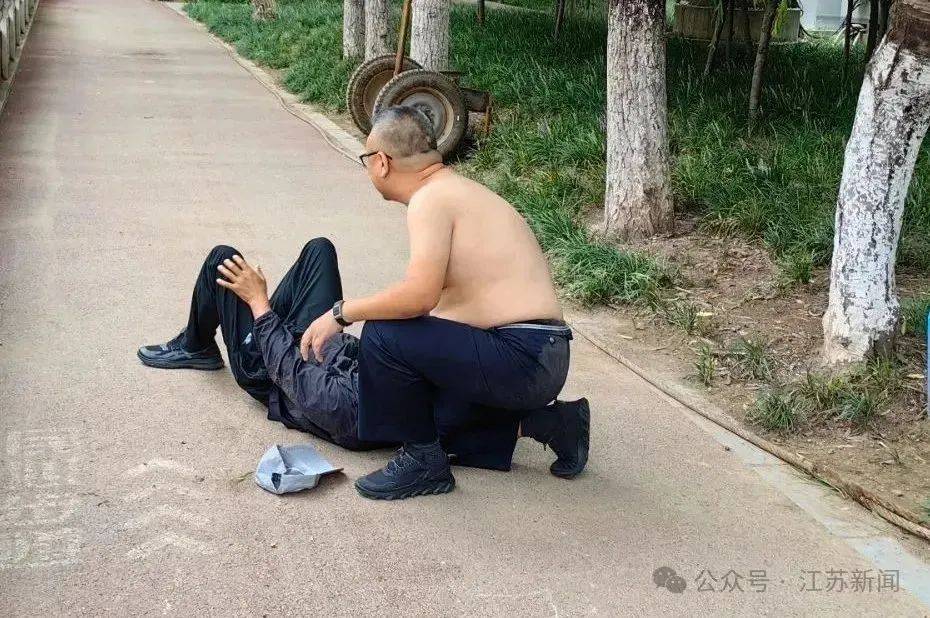 石家庄一公安局副局长“赤膊上阵”<strong></p>
<p>300386股票</strong>，扑倒诈骗分子