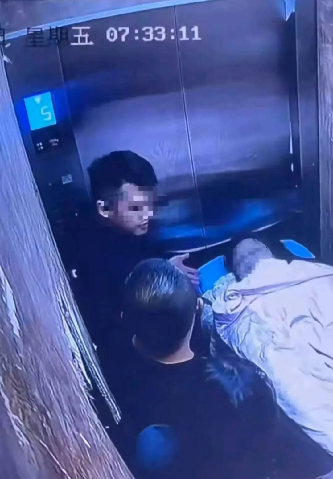 移交异地公安侦办！警方深夜通报“女子疑因家暴去世”<strong></p>
<p>300386股票</strong>，受害者家属发声，律师解读