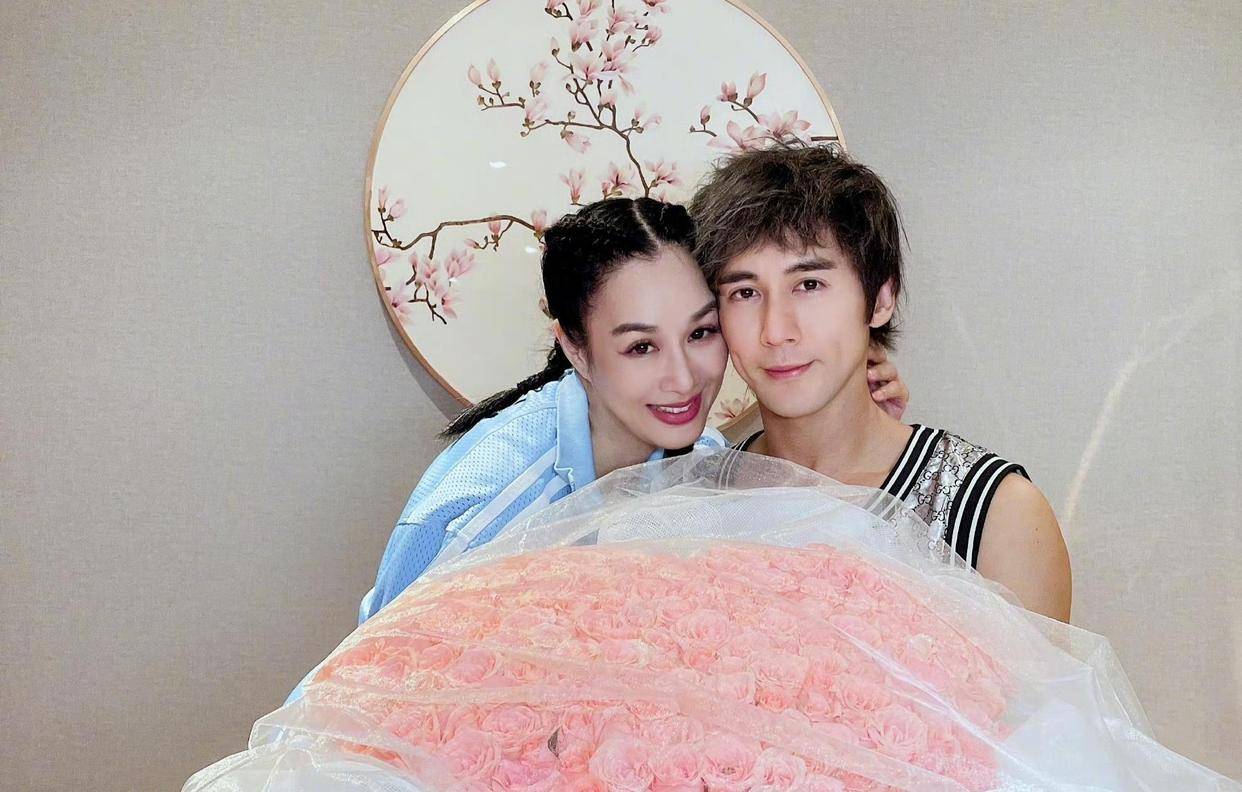 考古|张伦硕称张维伊像以前的自己 <strong></p>
<p>上海电影股票</strong>，曾娶大11岁钟丽缇被嘲，如今成为重组家庭中教科书般的男人？