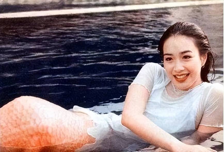 考古|张伦硕称张维伊像以前的自己 <strong></p>
<p>上海电影股票</strong>，曾娶大11岁钟丽缇被嘲，如今成为重组家庭中教科书般的男人？