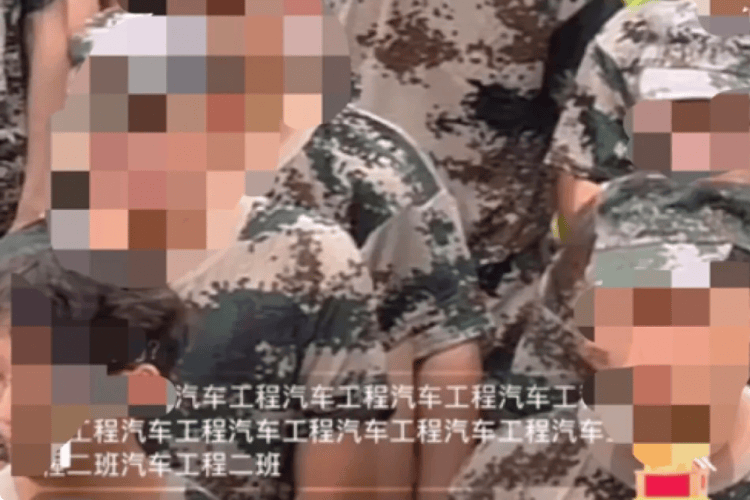 多校出现直播“点名”乱象<strong></p>
<p>股票下跌</strong>，岂可拿学生开低俗玩笑