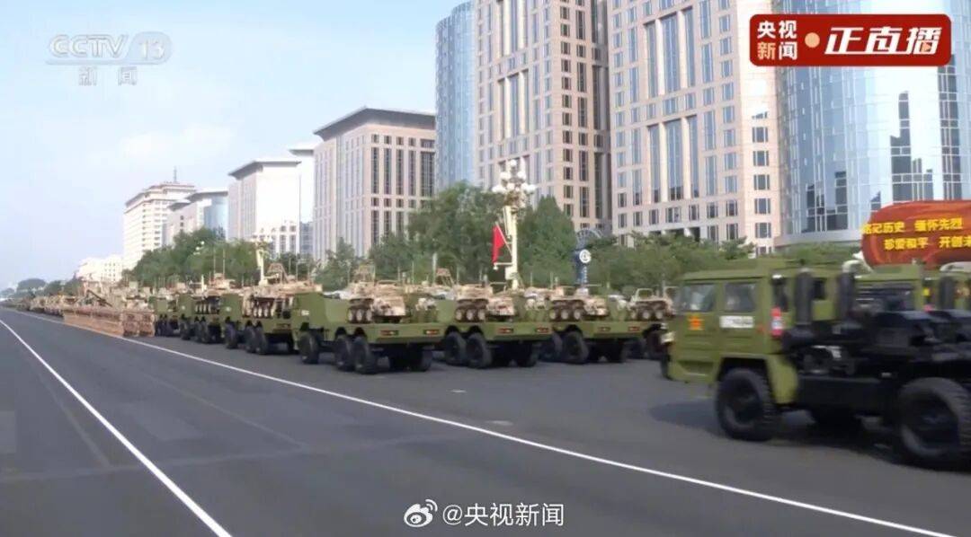 歼20S、DF61导弹<strong></p>
<p>股票开户流程</strong>，震撼亮相！三支兵种首次亮相天安门广场，空中梯队战机起飞