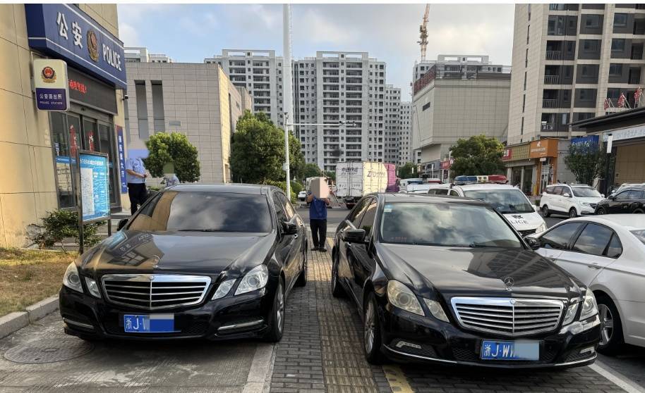 浙江街头惊现两辆“一模一样”的车！民警一查<strong></p>
<p>股票开户流程</strong>，不简单，当场扣车