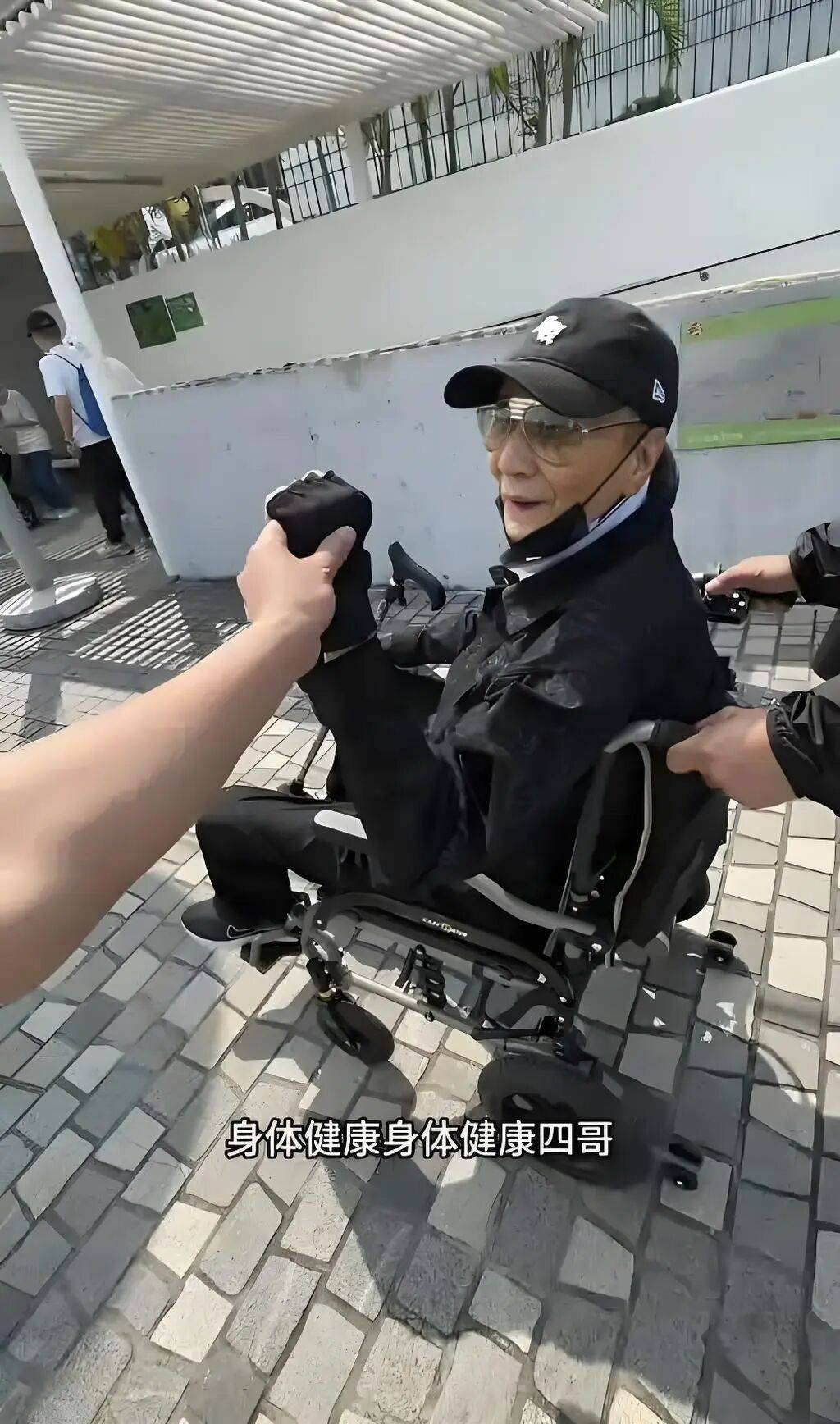 考古|89岁谢贤现身依旧时髦！与小49岁女友分手后开搞事业<strong></p>
<p>最便宜的股票</strong>，疑已交代后事的他太潇洒