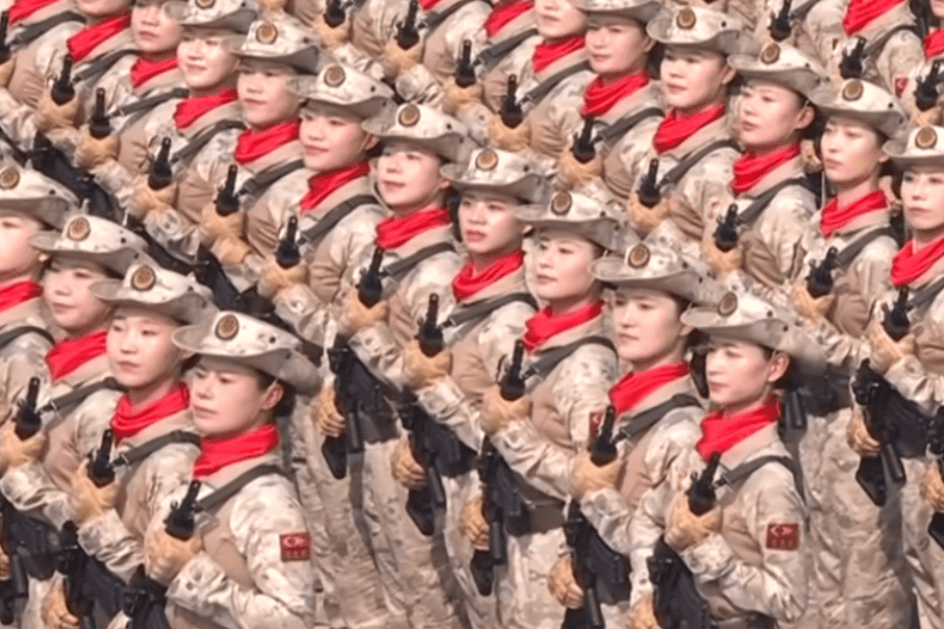 “民兵方队中一眼就认出了她<strong></p>
<p>最便宜的股票</strong>，我们的陈老师！”