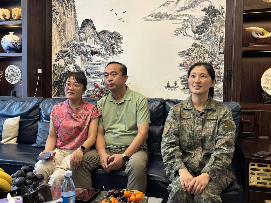 抗战胜利80周年大阅兵民兵方阵<strong></p>
<p>最便宜的股票</strong>，有两名女生来自无锡地区