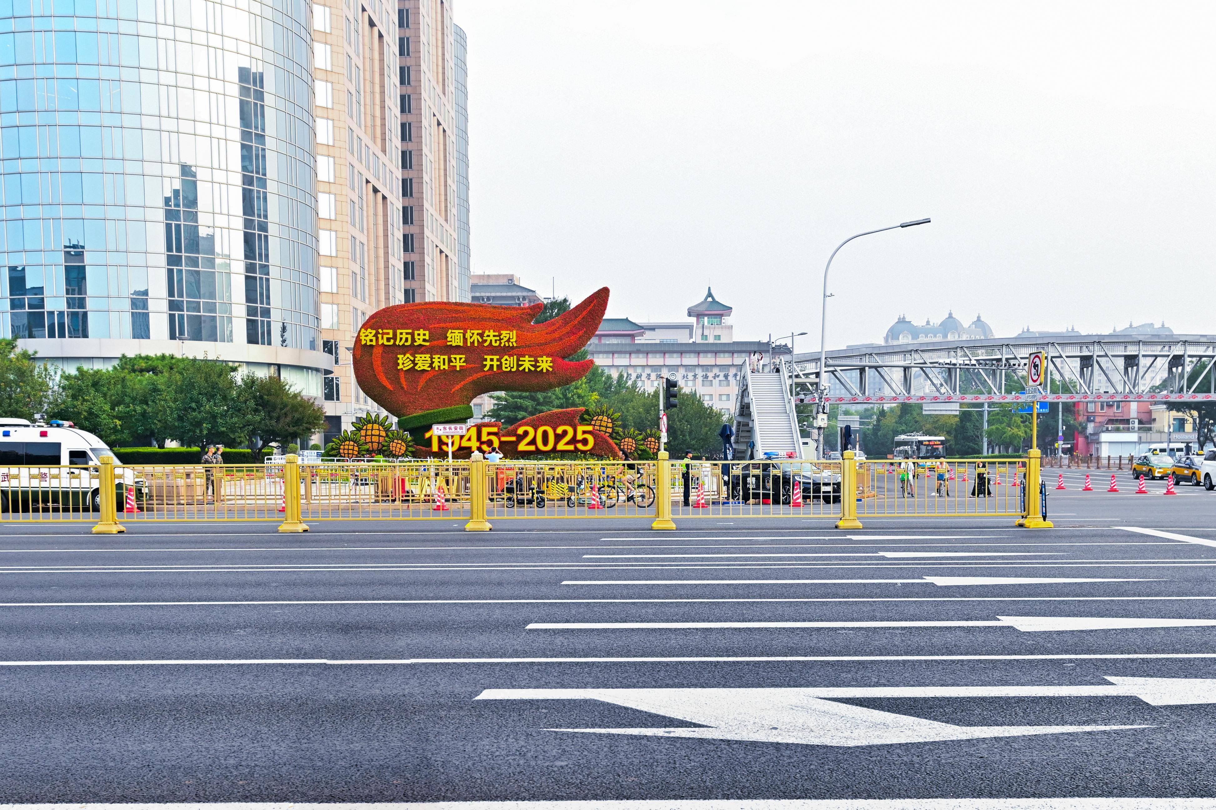 “中国速度”提前“受阅”<strong></p>
<p>万孚生物股票</strong>！长安街路面35小时焕然一新