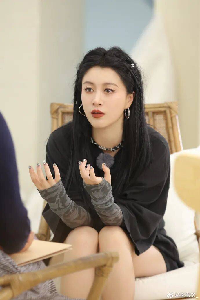 歌手李嘉格回应已与爱奇艺原副总裁车澈离婚<strong></p>
<p>兰州黄河股票</strong>！男方曝街头拥抱女子