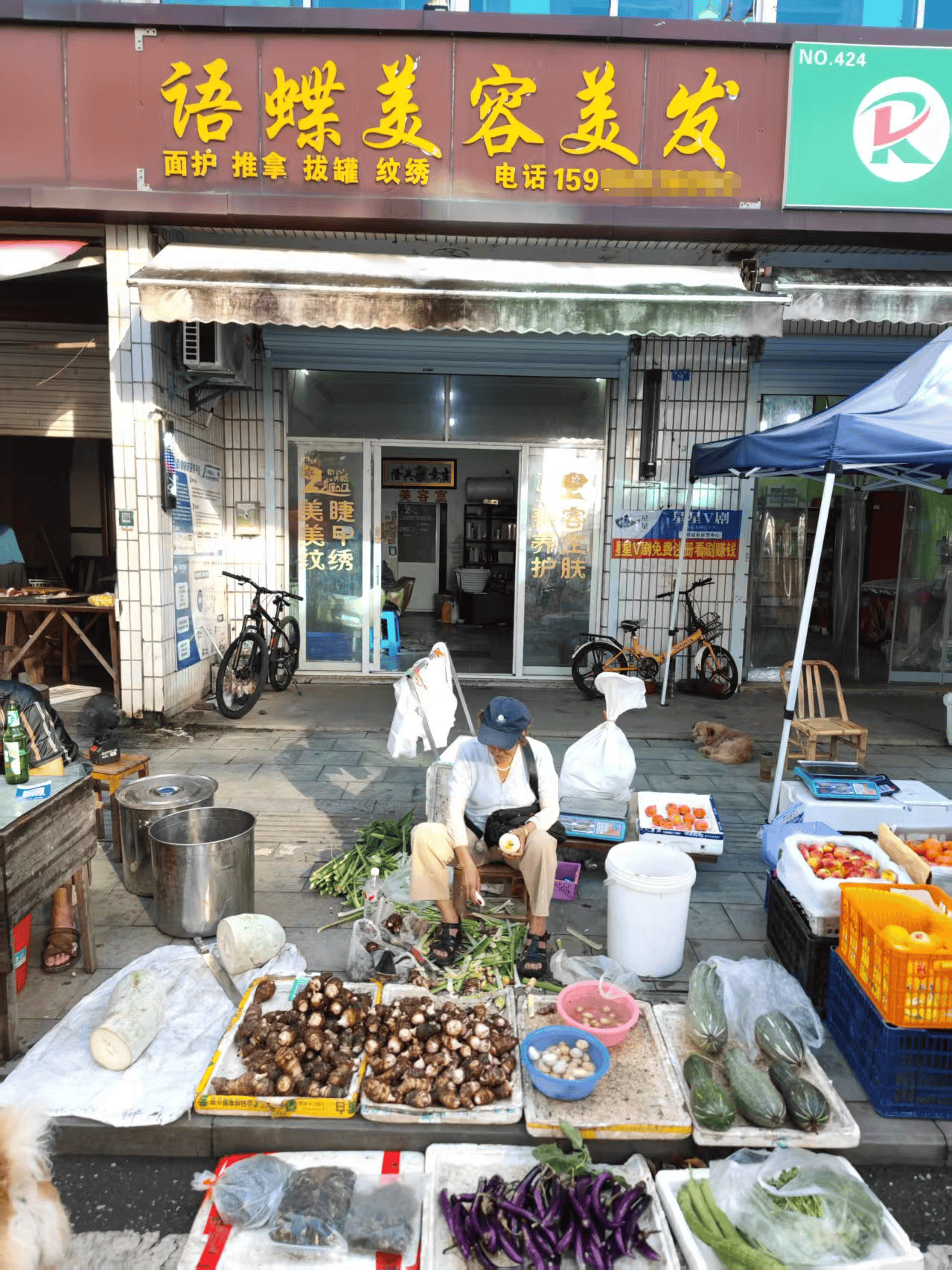 浙江一店主允许大妈门口摆摊<strong></p>
<p>远大智能股票</strong>，时常被大妈“投喂”蔬果：每次收摊时，都打扫得干干净净