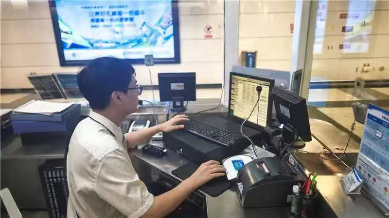 一根牙签“抢”回25万元！一老年乘客手机被“黑”<strong></p>
<p>宁波海运股票</strong>，地铁值班站长紧急取卡