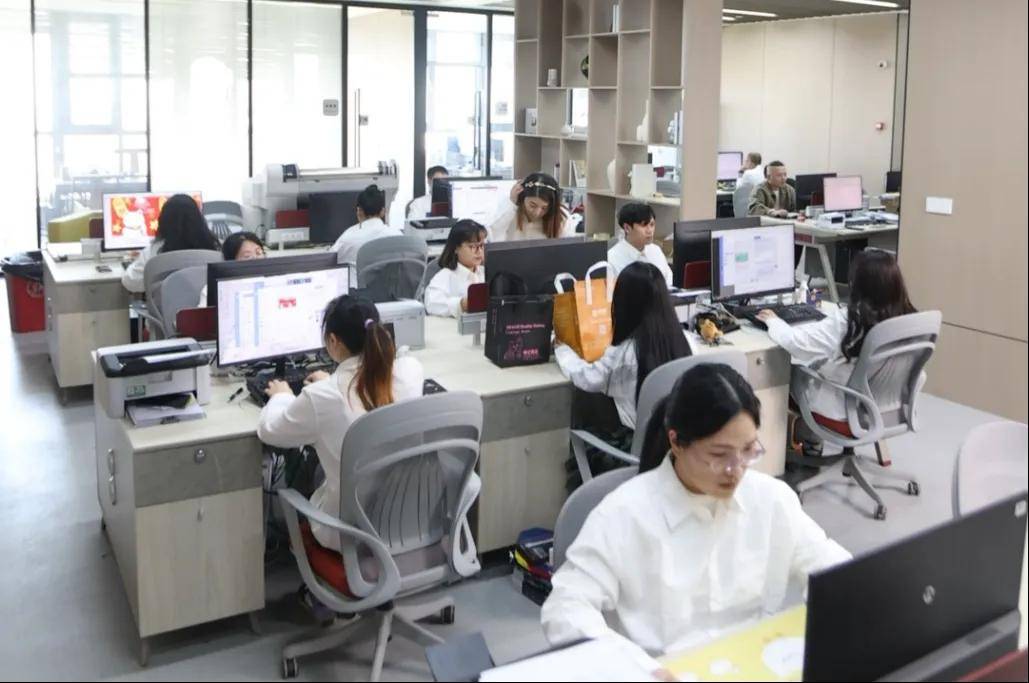 温州老板卖几毛钱小东西<strong></p>
<p>宁波海运股票</strong>，从4人团队干到年销过亿