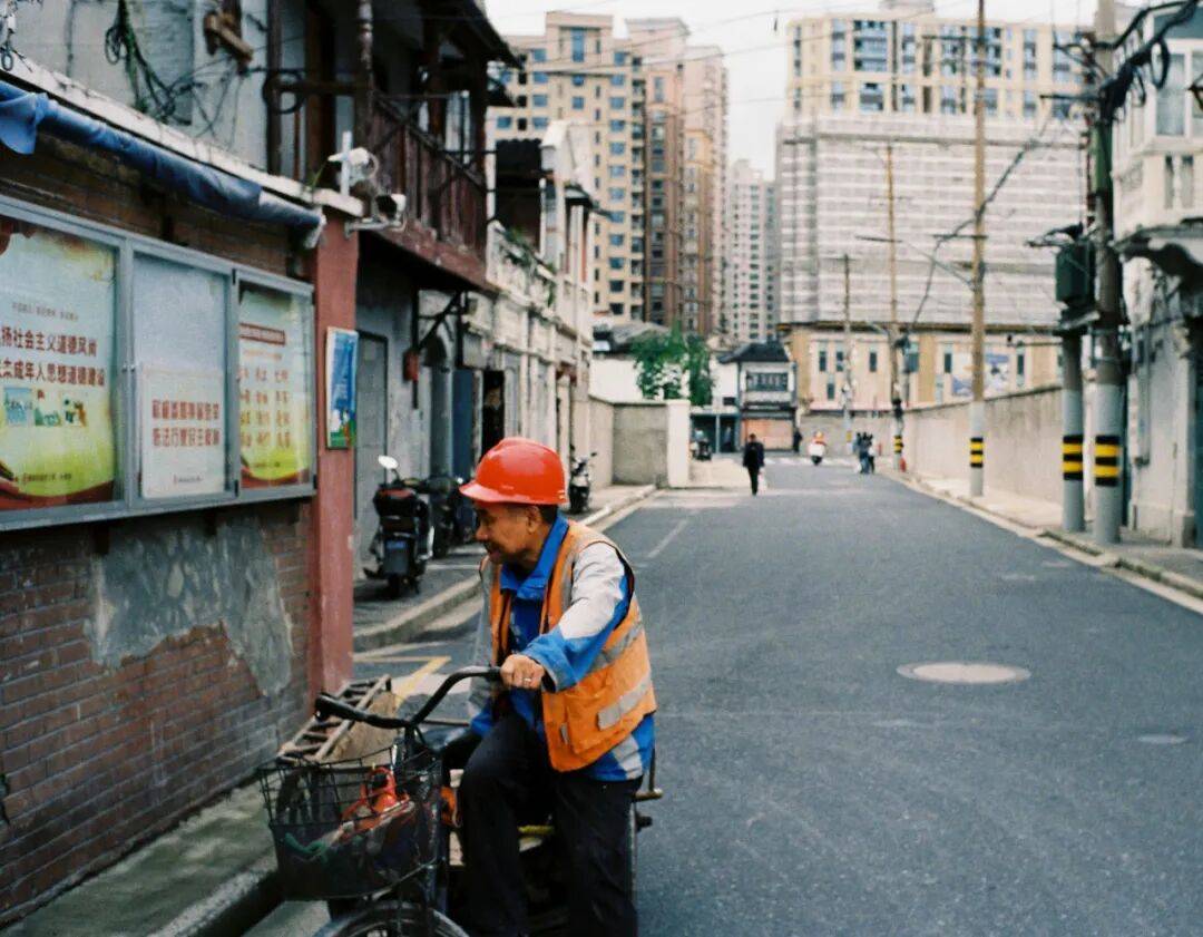 城市打工人<strong></p>
<p>宁波海运股票</strong>，花十几万回村给父母补缴社保