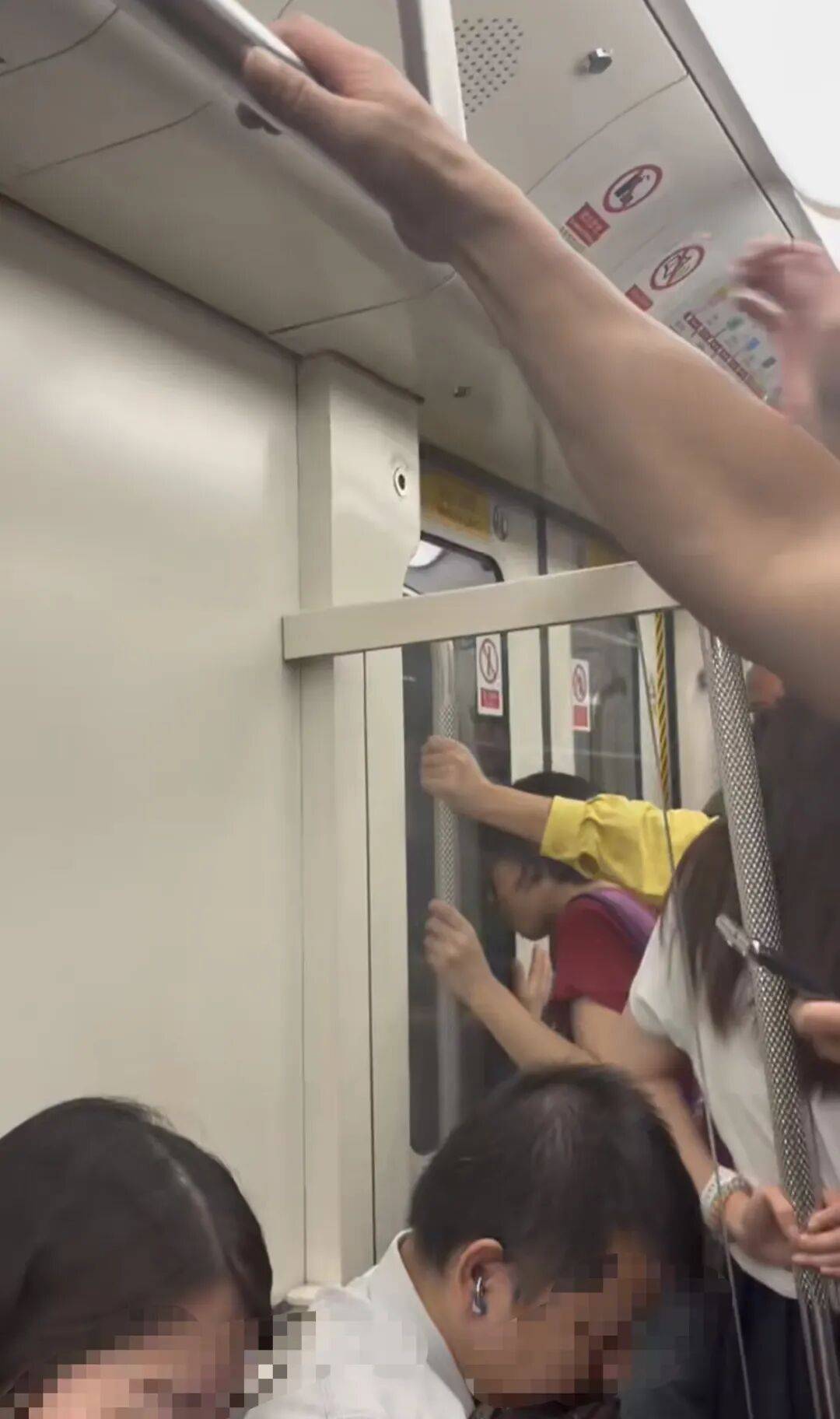 挤爆！深圳一地铁线晚高峰又出故障<strong></p>
<p>山东威达股票</strong>，网友：快一小时三个站没走完
