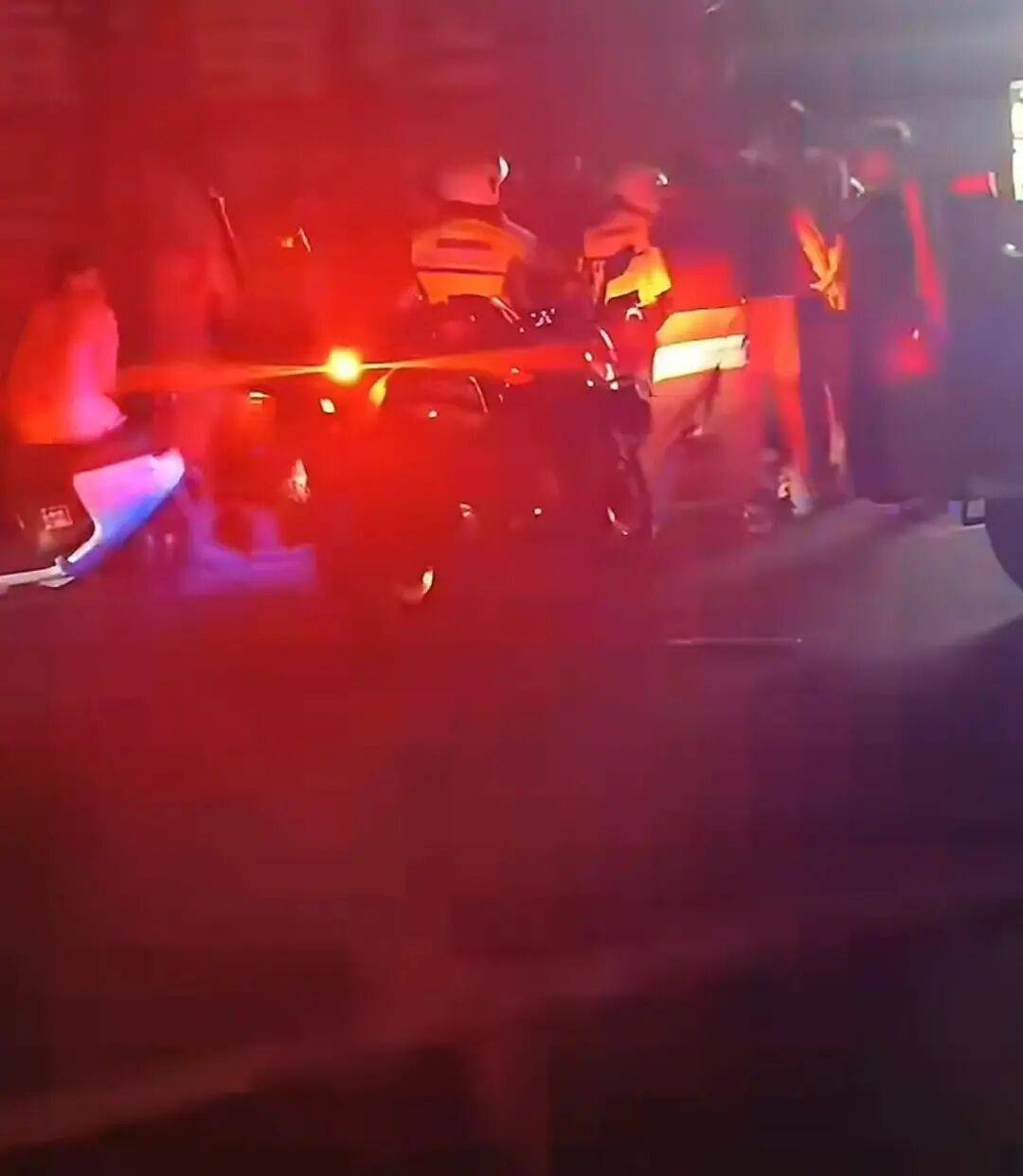 赣州警方通报“餐饮店多人打架斗殴”：2人酒后与邻桌冲突<strong></p>
<p>海峡股份股票</strong>，涉案人员被采取强制措施