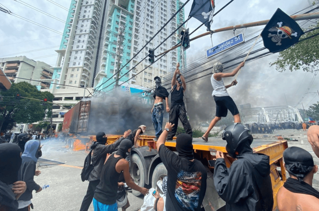 捡回一条命的马科斯不敢露面<strong></p>
<p>龙星化工股票</strong>，却派人下了死命令，闹事的人一个都不放过！