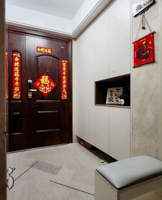 物业“不让门口放鞋子”<strong></p>
<p>深高速股票</strong>，门口放鞋柜违法吗？