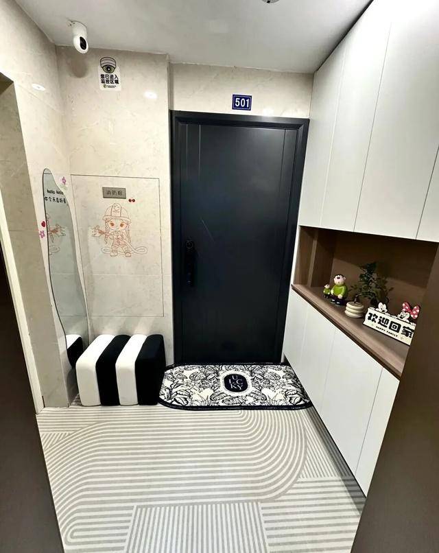 物业“不让门口放鞋子”<strong></p>
<p>深高速股票</strong>，门口放鞋柜违法吗？