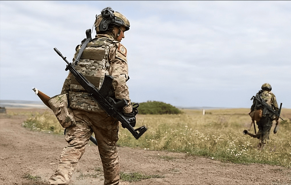 经过一千天激烈战斗<strong></p>
<p>宝钛股份股票</strong>，俄军终于发现乌军真正弱点：一夜之间成功切断顿巴斯铁路