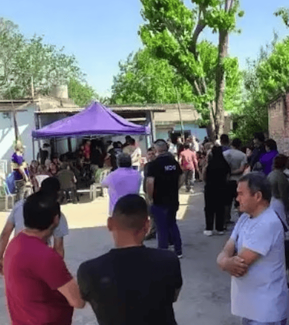 阿根廷一男子现身自己的葬礼<strong></p>
<p>宝钛股份股票</strong>，大喊“我还活着”