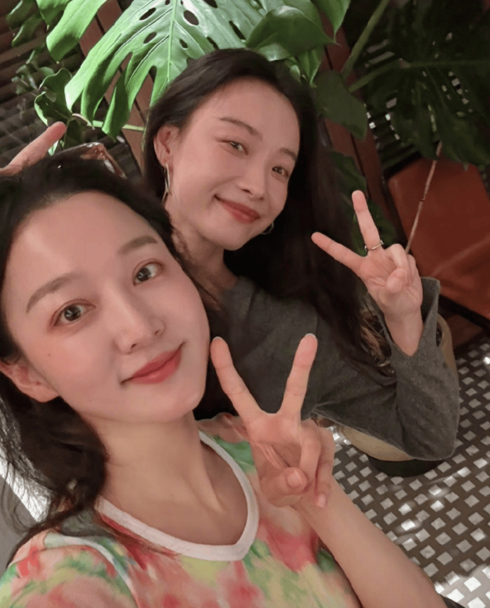 马龙妻子晒与倪妮合照 两人曾是南京九中校友