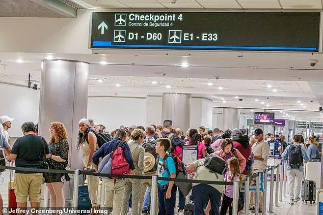 笑死！美国政府关门<strong></p>
<p>博通集成股票</strong>，公务员为爱发电！妮可·基德曼20年婚姻再破裂，背后竟是…