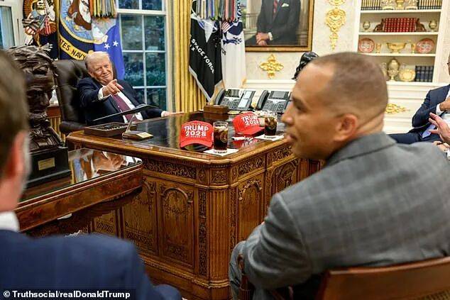 笑死！美国政府关门<strong></p>
<p>博通集成股票</strong>，公务员为爱发电！妮可·基德曼20年婚姻再破裂，背后竟是…