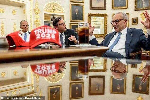 笑死！美国政府关门<strong></p>
<p>博通集成股票</strong>，公务员为爱发电！妮可·基德曼20年婚姻再破裂，背后竟是…