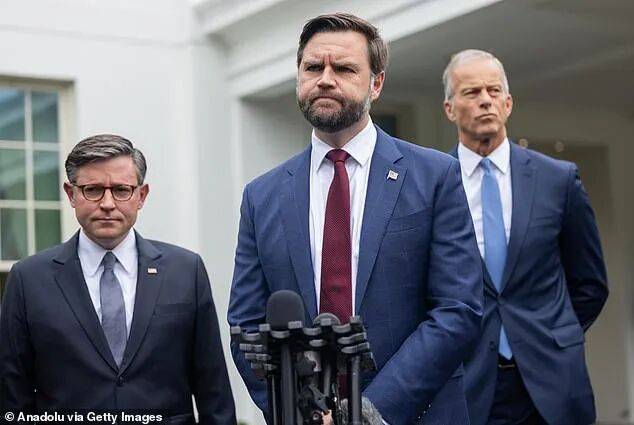 笑死！美国政府关门<strong></p>
<p>博通集成股票</strong>，公务员为爱发电！妮可·基德曼20年婚姻再破裂，背后竟是…