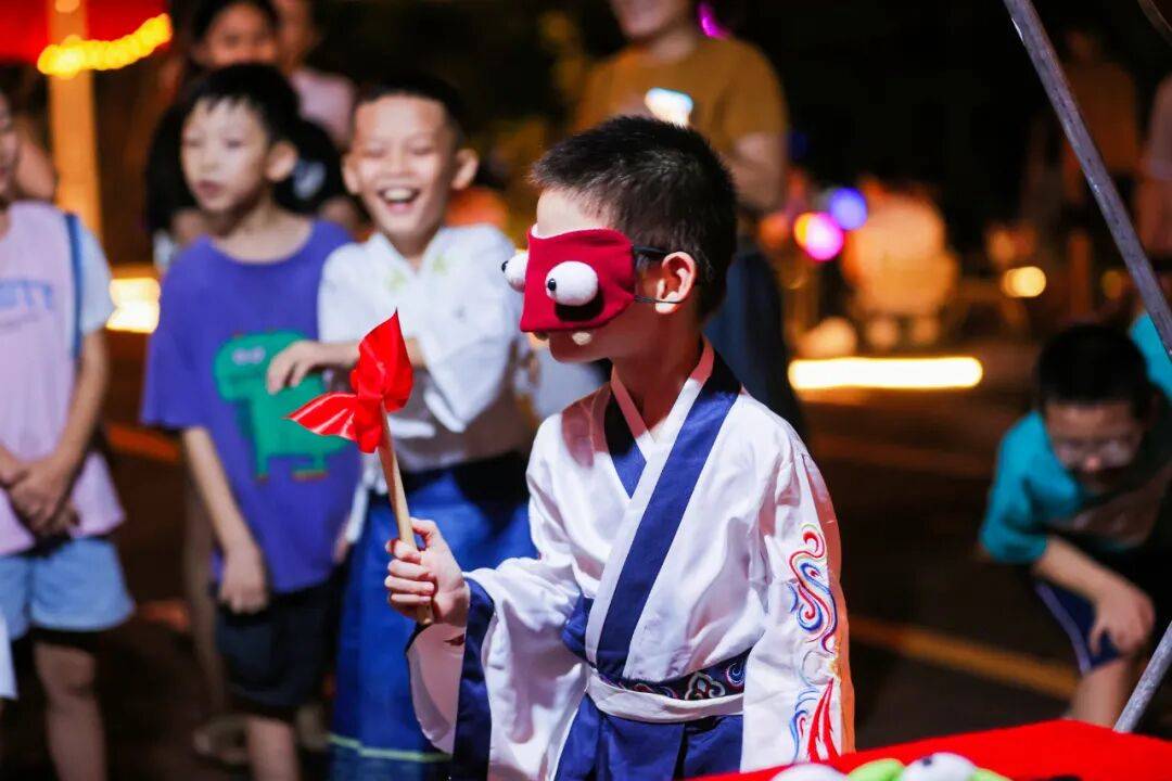 非遗好物、中秋游园、国庆潮拍、文艺晚会……这个“双节”<strong></p>
<p>博通集成股票</strong>，儋州市文化广场夜间“非”常好玩！