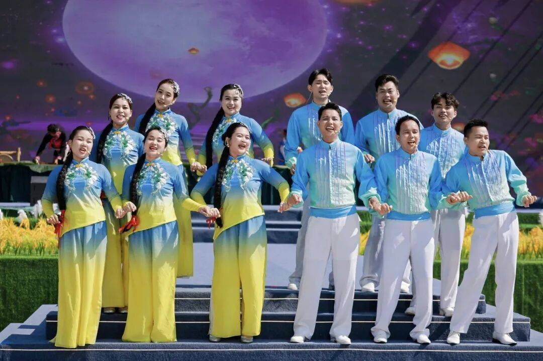 非遗好物、中秋游园、国庆潮拍、文艺晚会……这个“双节”<strong></p>
<p>博通集成股票</strong>，儋州市文化广场夜间“非”常好玩！