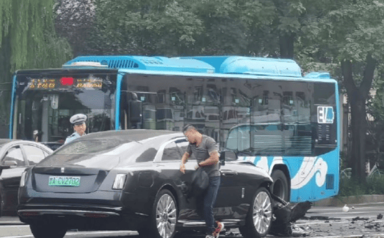 交警通报陈震劳斯莱斯事故！车辆或报废，维修费堪比车价？