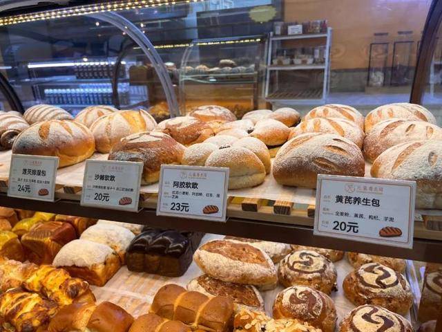 一小时售罄<strong></p>
<p>通源石油股票</strong>！年轻人涌入医院抢面包