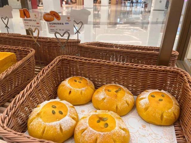 一小时售罄<strong></p>
<p>通源石油股票</strong>！年轻人涌入医院抢面包